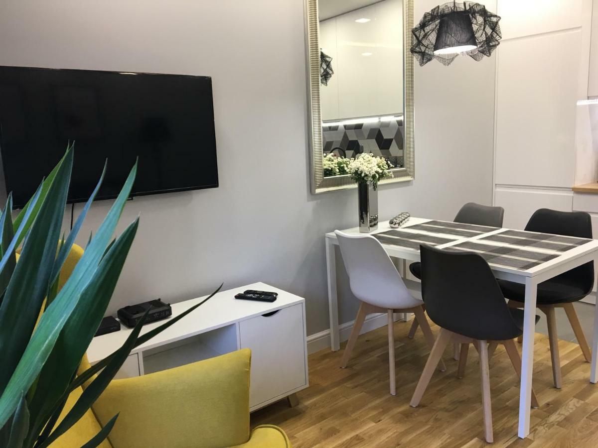 Family & Business Elegant Apartments Ul Astronautow Centrum Downtown - 3 Bedroom, Parking Kielce Kültér fotó